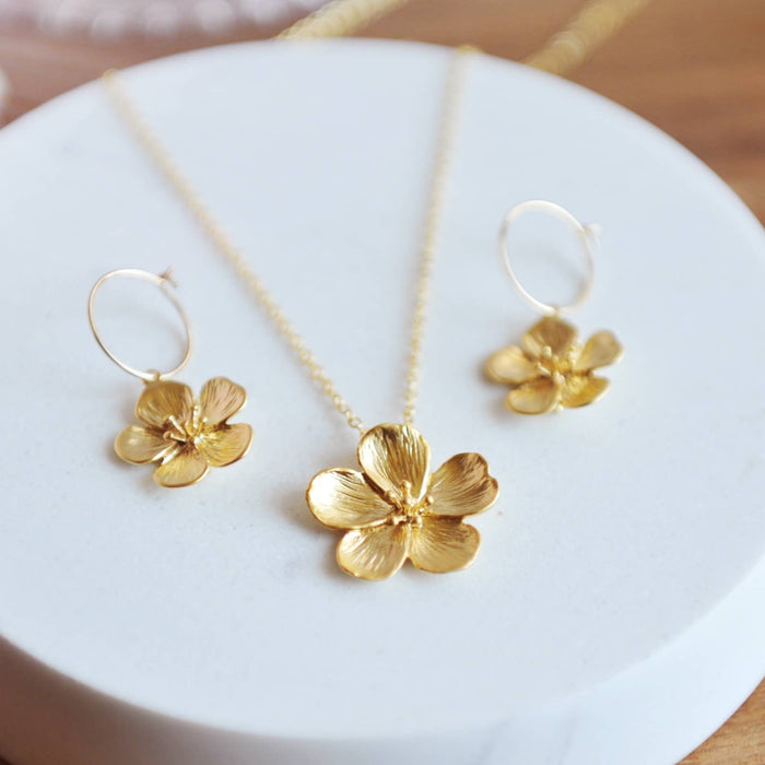 Oh So Lovely - AVERY Large Flower Necklace