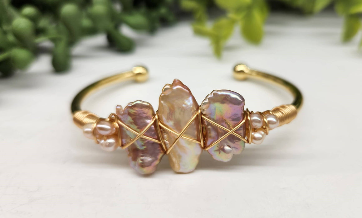 Meraki Gemstones - Pearl-Biwa/Round Cultured Freshwater Pearl Bangle/Cuff: YELLOW GOLD