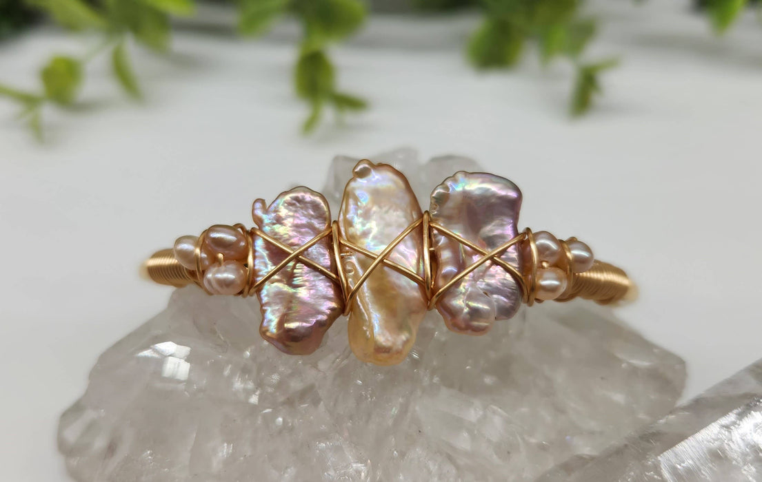 Meraki Gemstones - Pearl-Biwa/Round Cultured Freshwater Pearl Bangle/Cuff: YELLOW GOLD