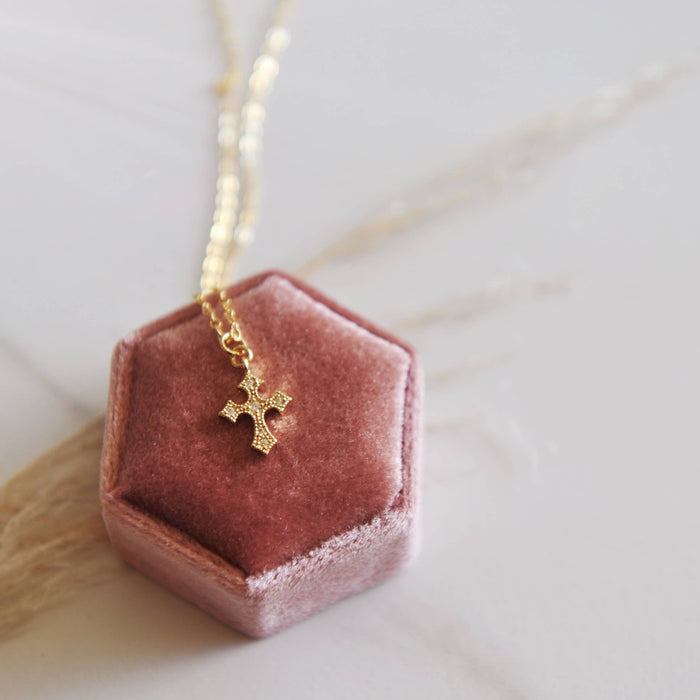 Oh So Lovely - Gold cross necklace, Rosa