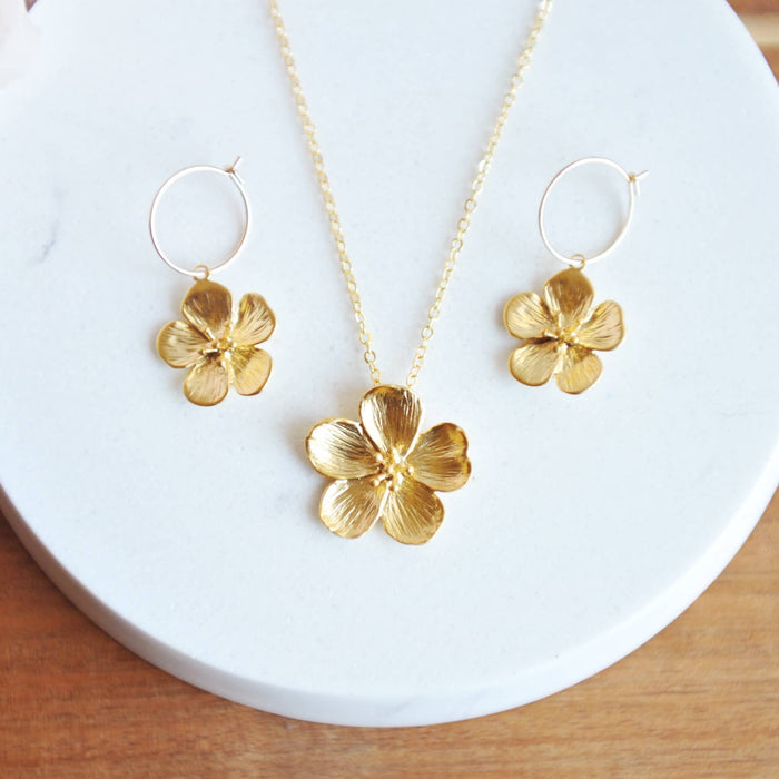 Oh So Lovely - AVERY Large Flower Necklace