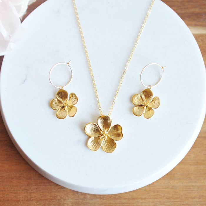 Oh So Lovely - AVERY Large Flower Necklace