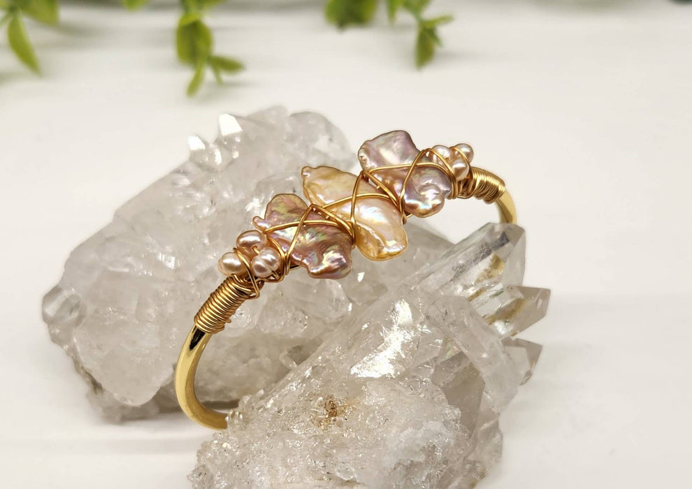 Meraki Gemstones - Pearl-Biwa/Round Cultured Freshwater Pearl Bangle/Cuff: YELLOW GOLD