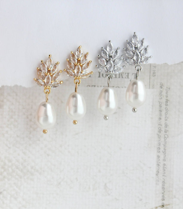 A Pocket of Posies - Glass Leaf Post Earrings - Pearl Drop: Silver Plated / Mauve/Baroque Pearl