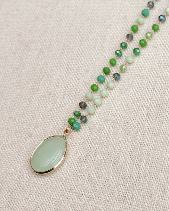 Green Jade Pendant Necklace – Gold Crystal Link Chain | Natural Elegance, Minimalist Luxury & Everyday Statement