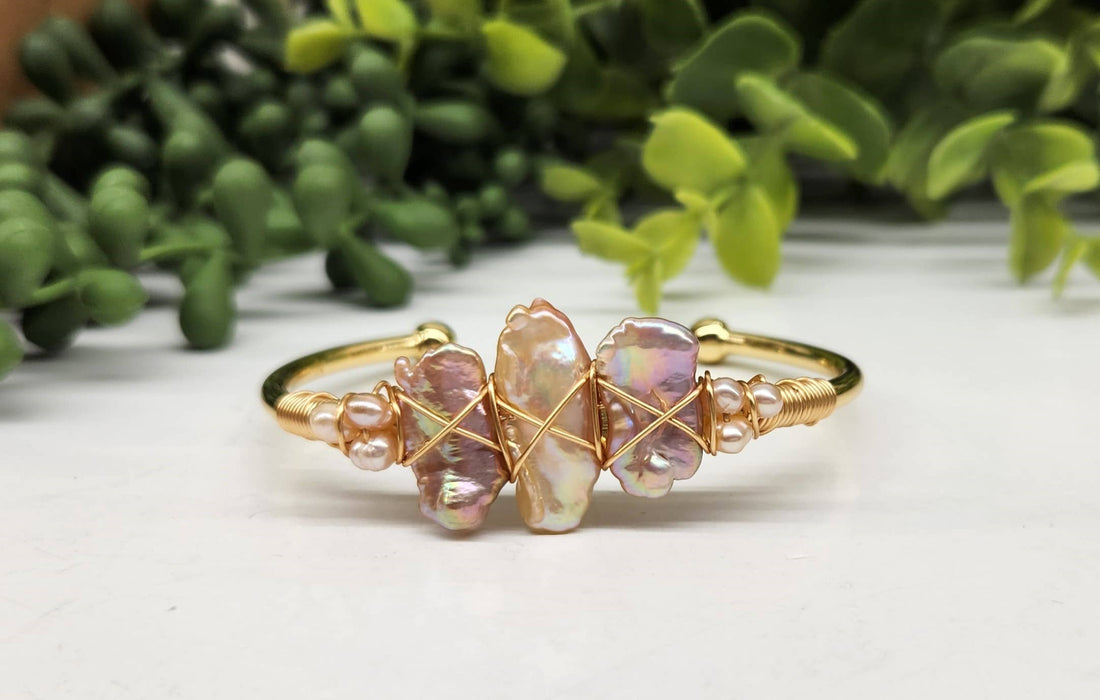 Meraki Gemstones - Pearl-Biwa/Round Cultured Freshwater Pearl Bangle/Cuff: YELLOW GOLD